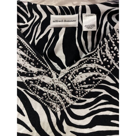 Women's Alfred Dunner Zebra Print Beaded Sequin Neckline Top Size XL Black/Wht - Picture 2 of 6